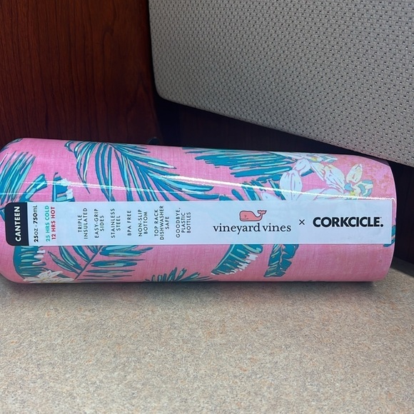 Corkcicle & Vineyard Vines 25oz Canteen, pink w the palm fronds & white flowers - Picture 3 of 10
